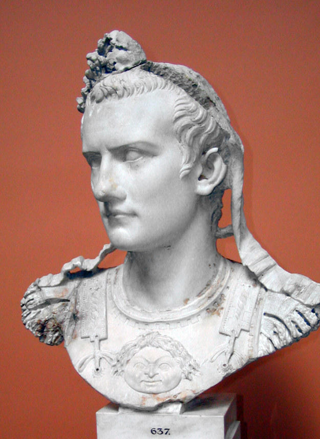 Calígula, el emperador de Roma del 37 al 41 D.C, ordenó a sus tropas que pelearan una guerra contra el mar…