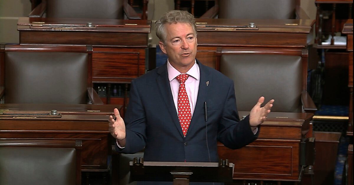 El senador Rand Paul siguió trabajando durante seis días después de la prueba de virus