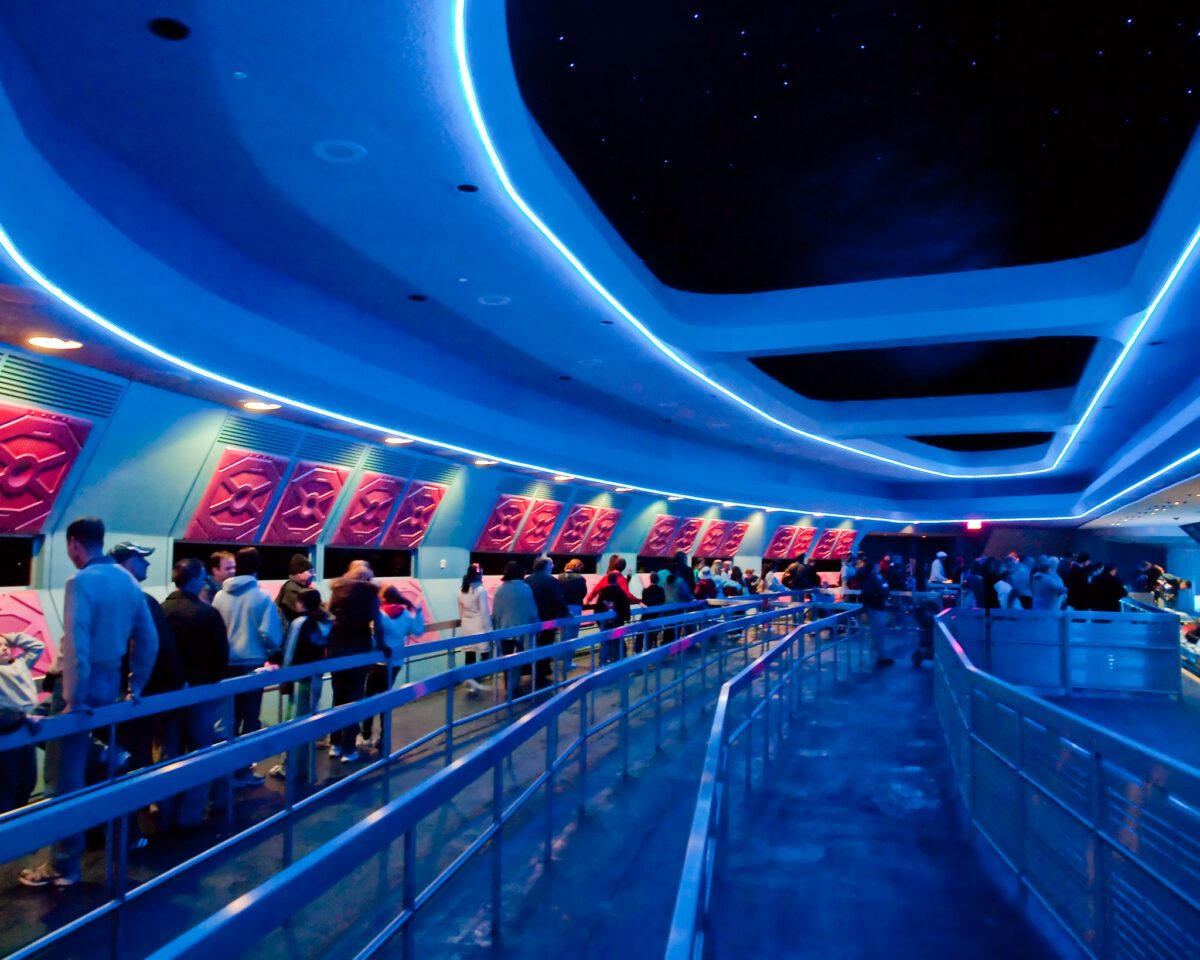 Una broma de Space Mountain Disneyland que involucró a un niño y una niña que no cumplían con los requisitos de altura para el viaje y resultó en que uno de ellos fingiera estar muerto y desaparecido fue todo falso.