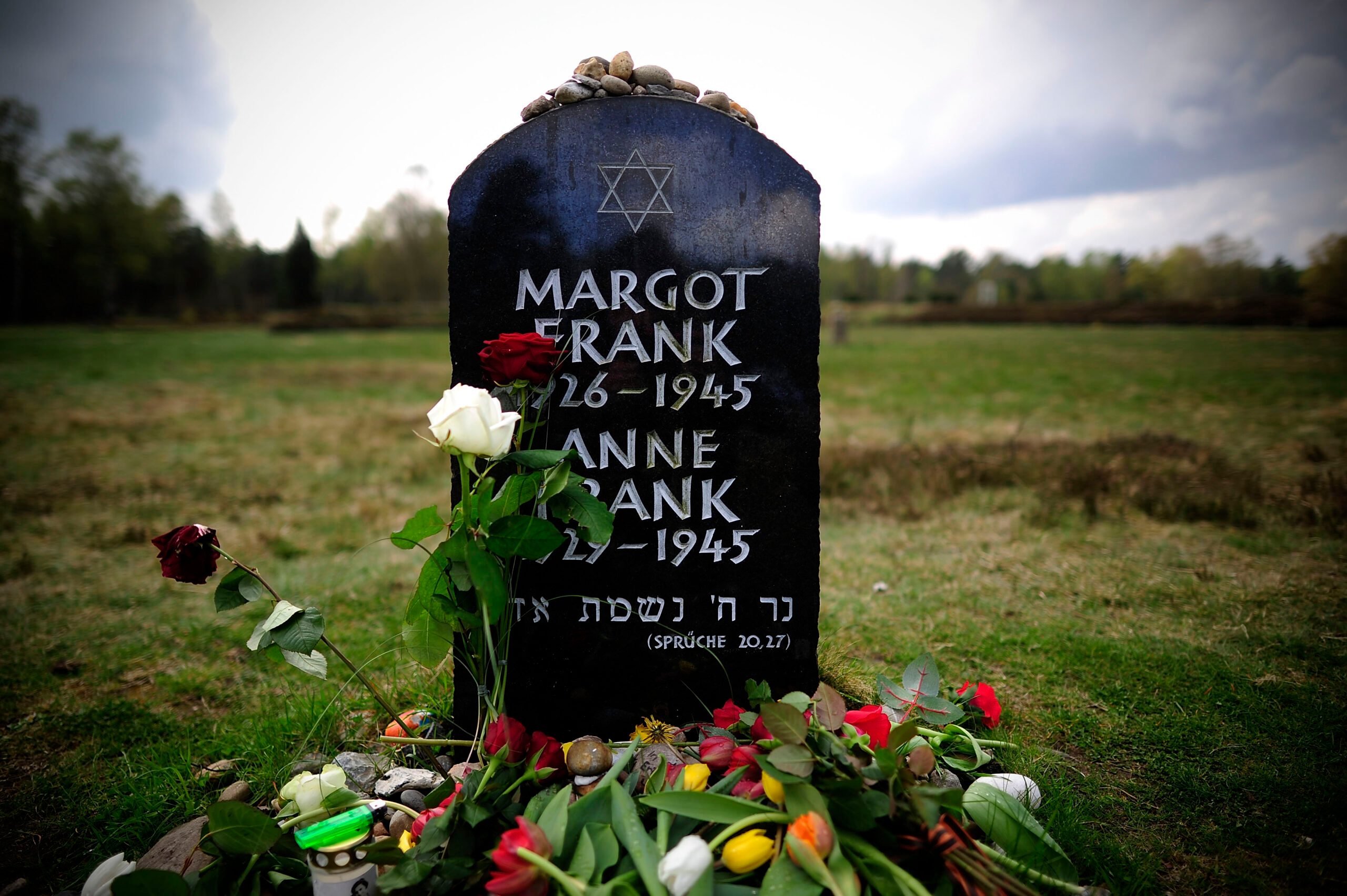 Ana Frank no dijo en la cita que los muertos reciben más flores que los vivos porque el arrepentimiento es más fuerte que la gratitud.