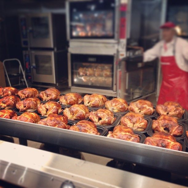 Un anuncio en línea afirmaba que Costco estaba descontinuando sus pollos rostizados y que era uno de los mayores vendedores de la compañía que había desaparecido de los estantes con efecto inmediato.