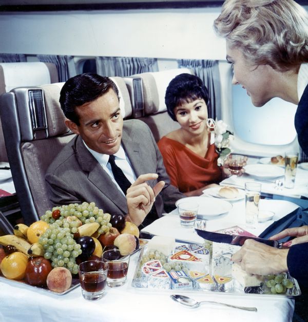 Los pasajeros de Scandinavian Airlines disfrutaron de alimentos de lujo y de primera clase en las últimas décadas.